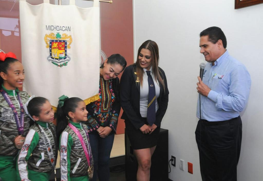  Abandera Gobernador a delegación infantil de Gimnasia y Fitness