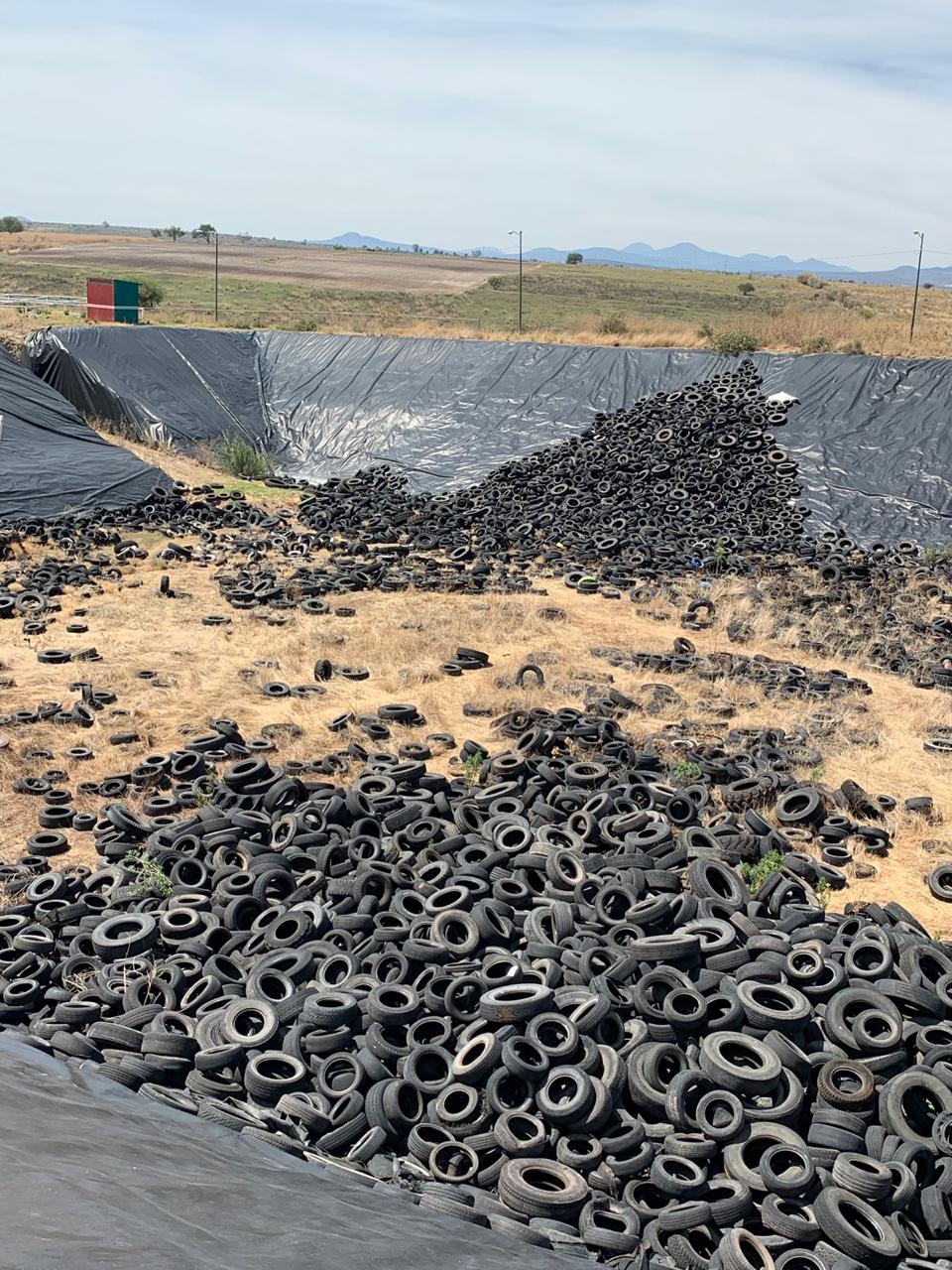  Imponen medidas de seguridad en tiraderos de llantas, en dos municipios