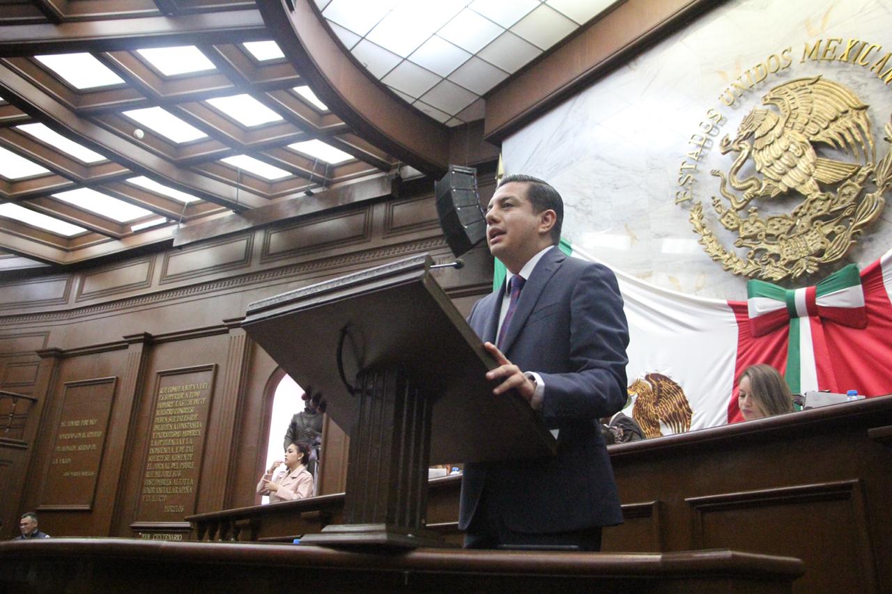  Educación financiera, clave para erradicar la pobreza en el país: Oscar Escobar