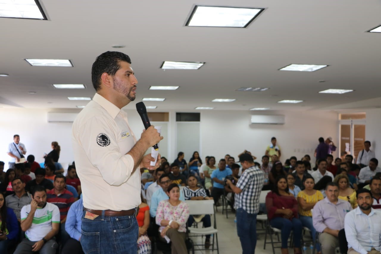  Octavio Ocampo invita a los jóvenes a participar en el Séptimo Parlamento Juvenil