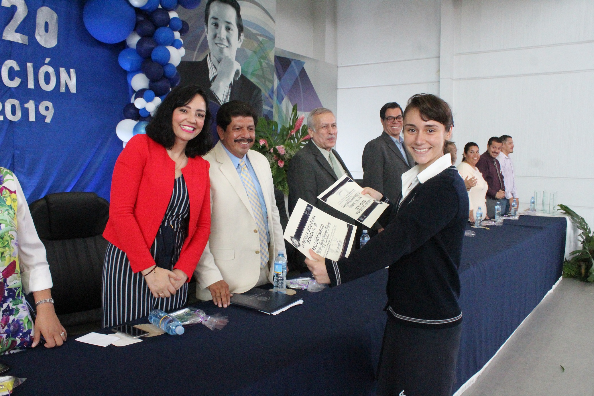  Llama Adriana Hernández a trabajar para mejorar la educación en Michoacán