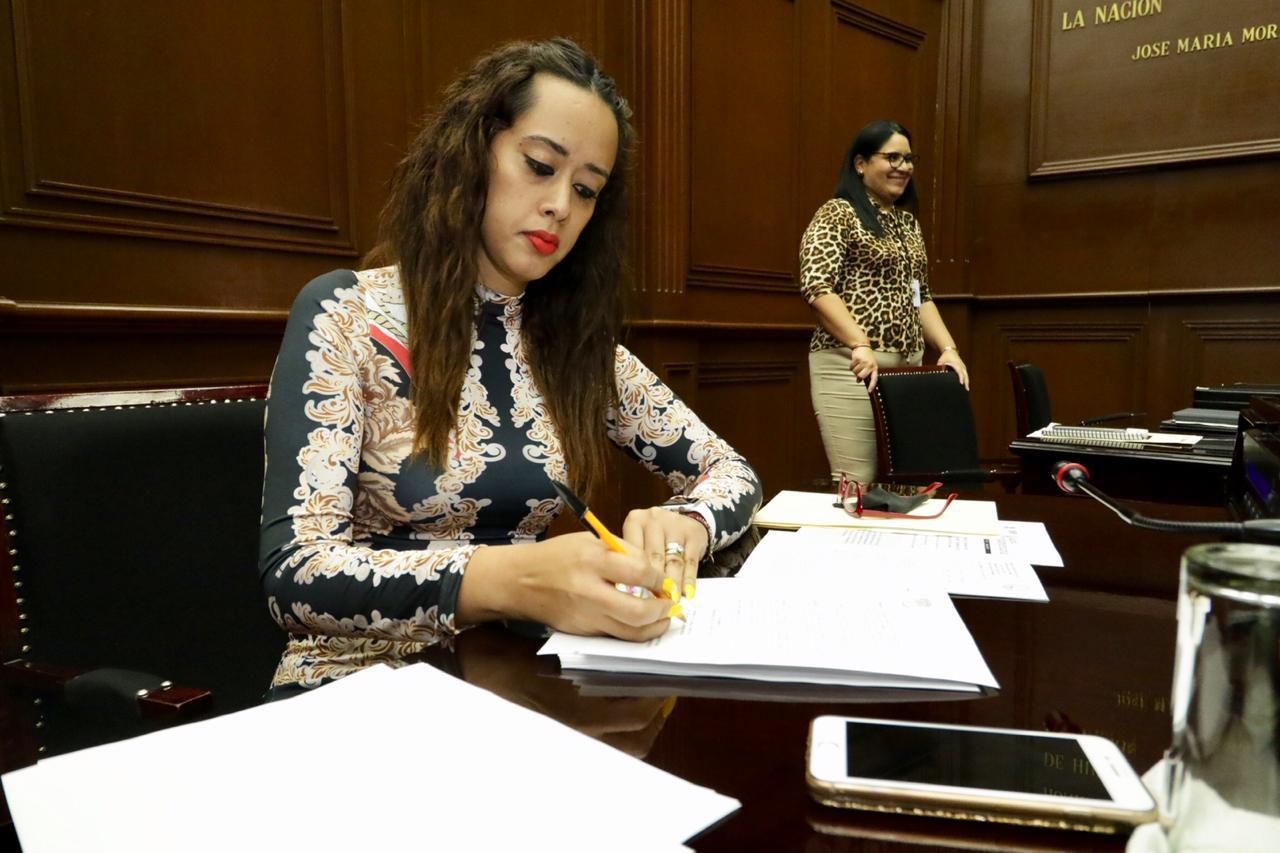  Tere Mora propone honrar a escritor mexicano Amado Nervo