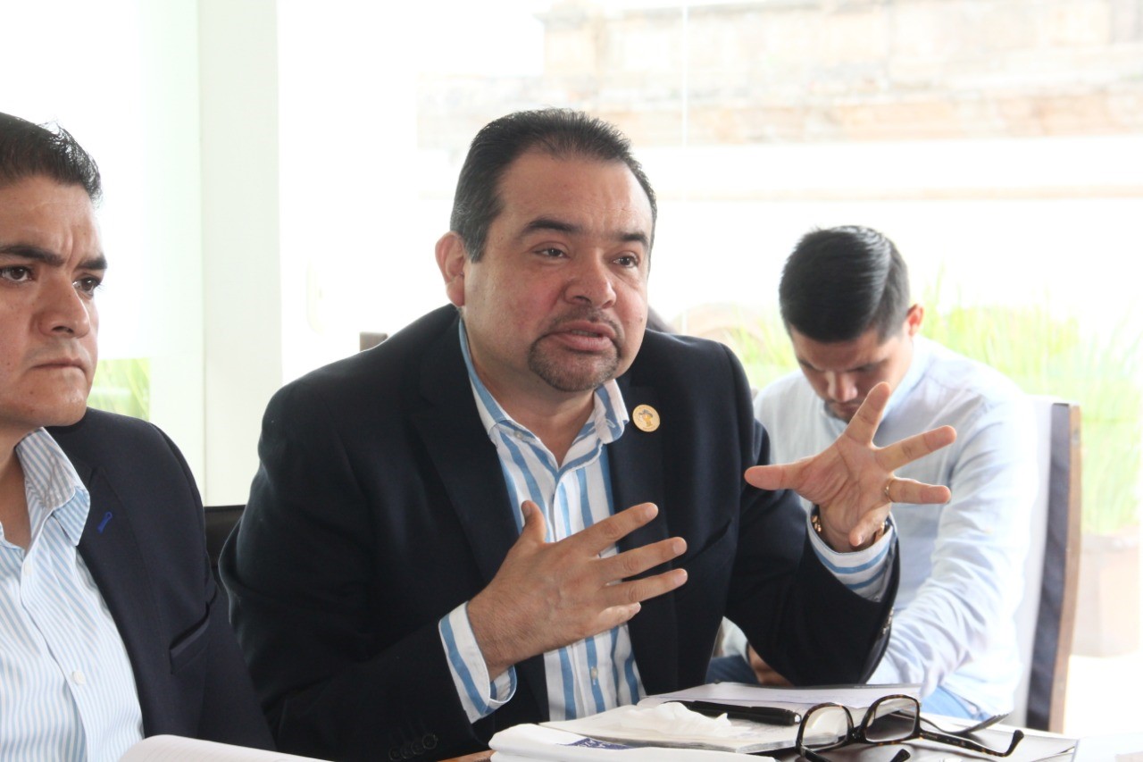  Tony Martínez asiste a reunión con empresarios para revisar, en comisiones unidas, impuestos ecológicos