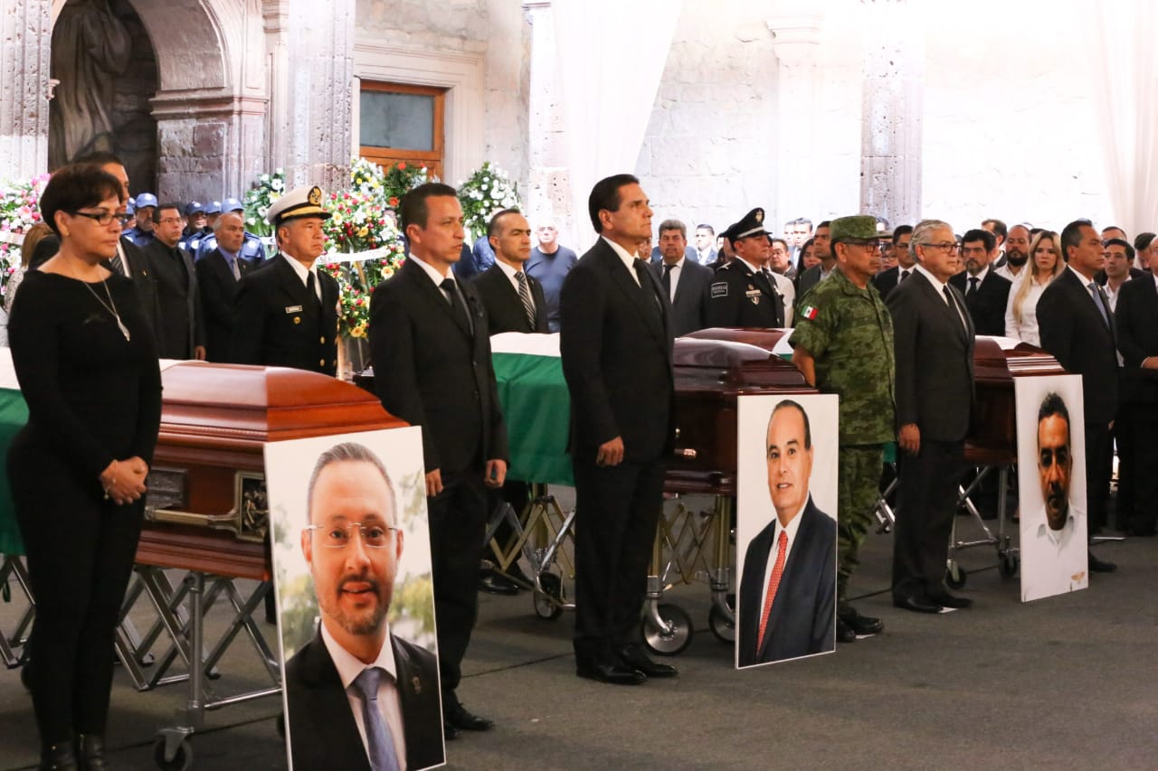  Despide Gobierno de Michoacán a funcionarios y pilotos con homenaje