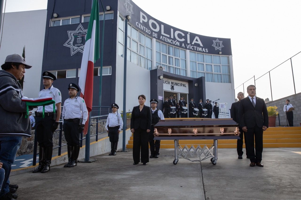 Homenaje a mujer policía asesinada