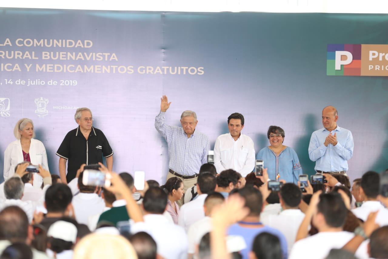  México tendrá suficientes médicos para una atención de calidad: AMLO en Michoacán