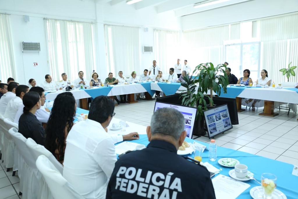  Van Gobierno y sociedad civil por fortalecimiento institucional de LC: Silvano Aureoles