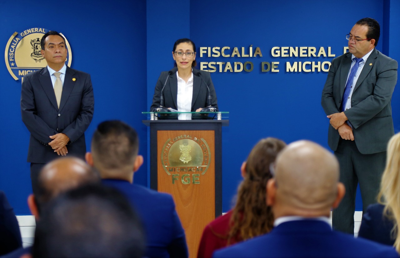  Presenta Adrián López Solís, a titular de la Contraloría de la FGE