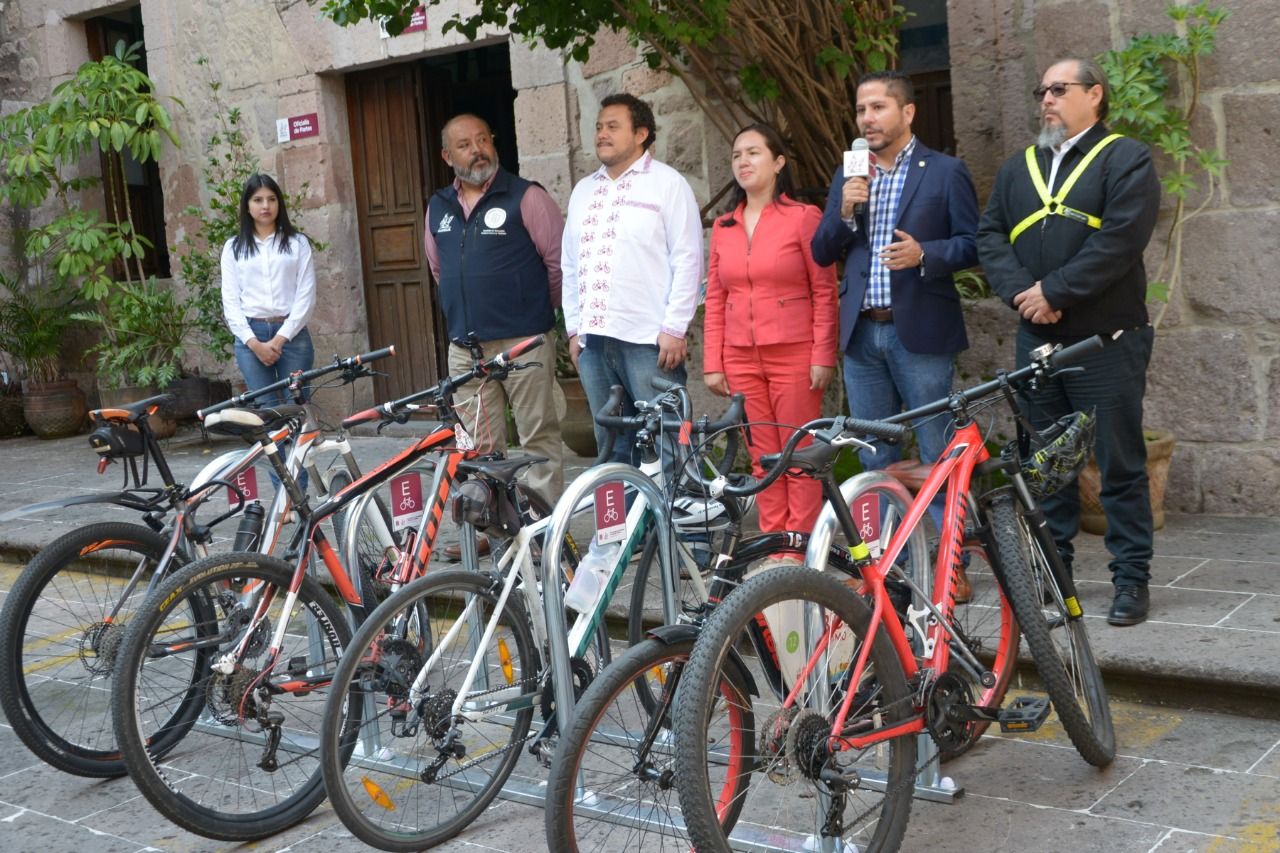  Secretaría de Movilidad y Espacio Público instala biciestacionamiento en Palacio Municipal
