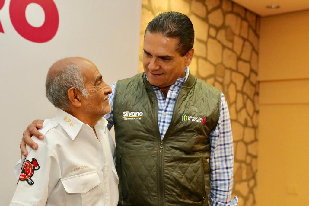  Reconoce Gobernador labor de bomberos; “son héroes anónimos”