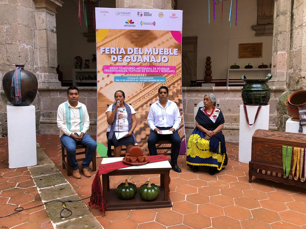  Artífices de Cuanajo invitan a su feria artesanal