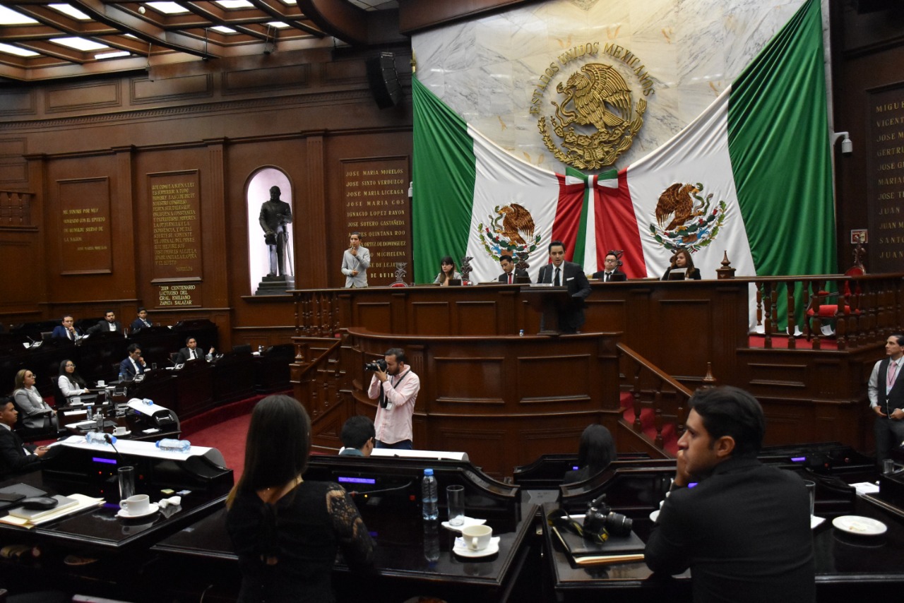  Jóvenes parlamentarios debaten sobre temas relevantes para Michoacán