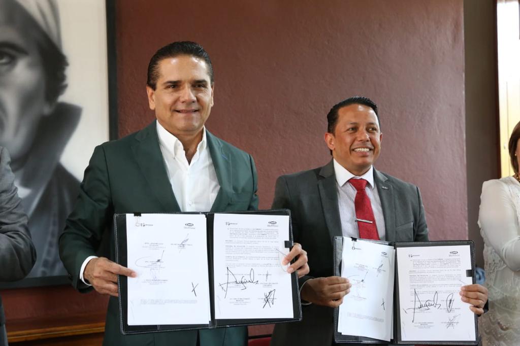  Firman Gobernador y CMIC convenio para impulsar obra social en Michoacán