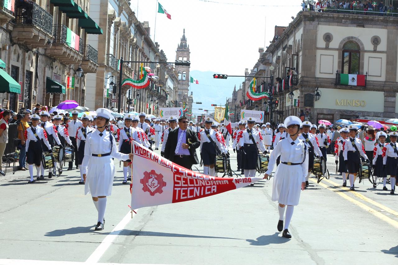 Con fervor patrio disfrutan miles de michoacanos Desfile por la Independencia de México