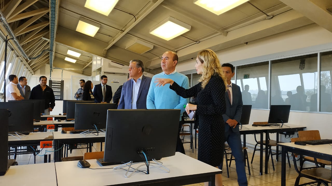  Inicia operaciones sala de consulta electrónica en la UTM