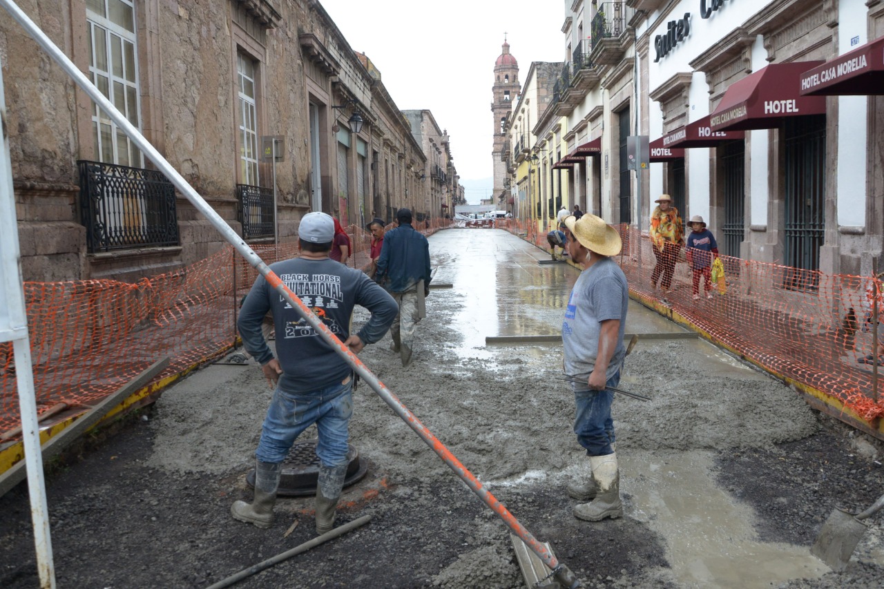  Con el 80 por ciento de avance en la pavimentación de la calle Corregidora del Centro Histórico