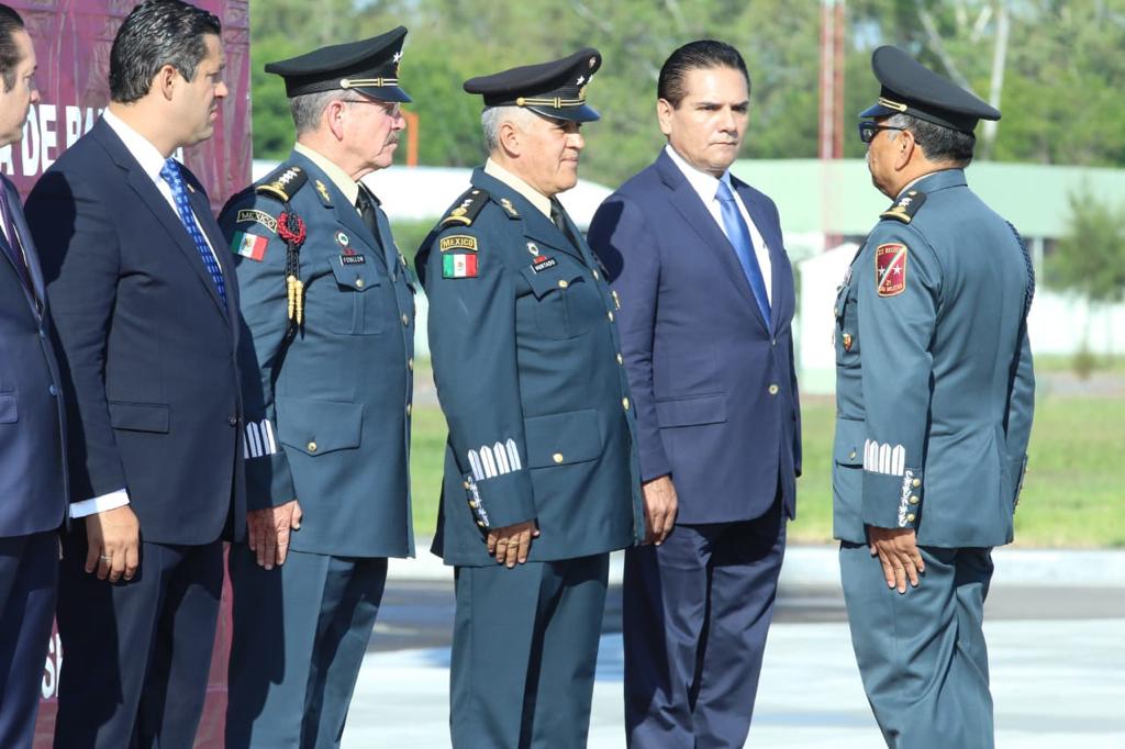 Llama Silvano Aureoles a fortalecer al Ejército Mexicano