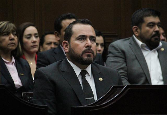  Humberto González presentó 19 propuestas ante el Pleno del Congreso