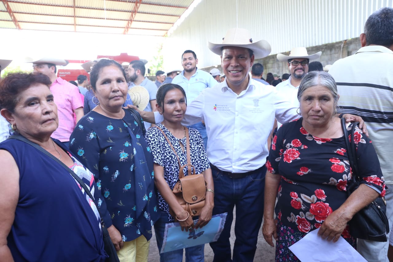  En Tumbiscatío, agradecen  al Gobernador apoyos al campo