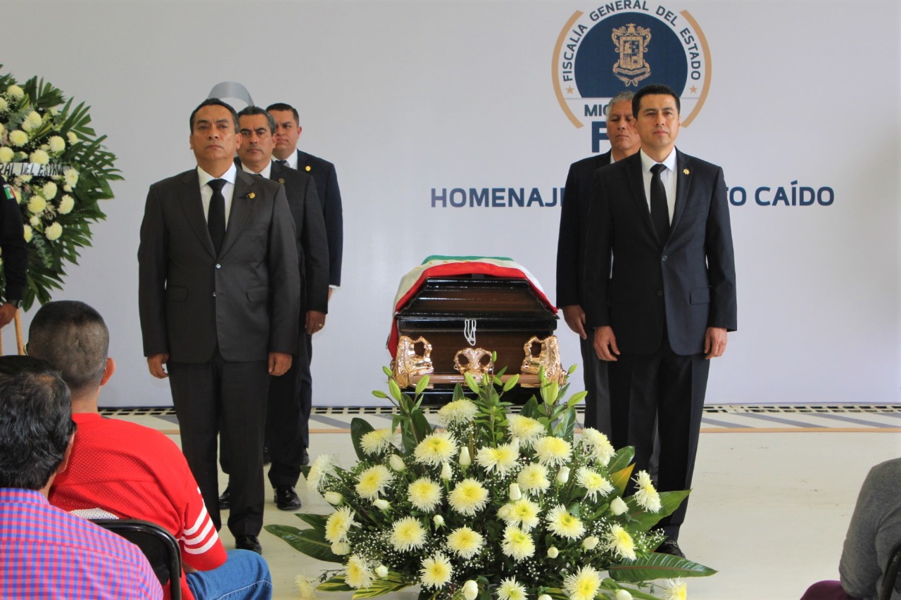  Rinde FGE homenaje a elemento caído en cumplimiento de su deber