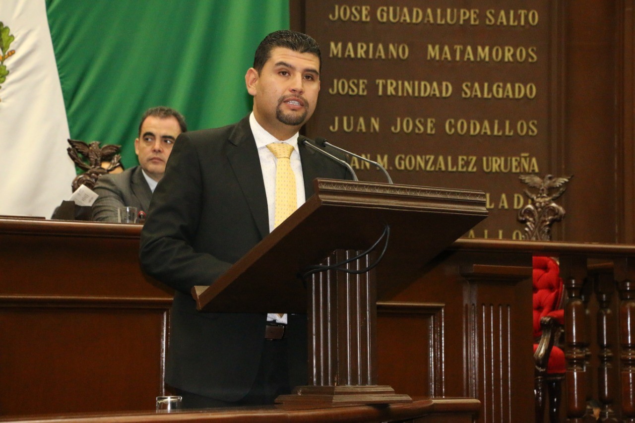  Creación de instancias de la mujer en los municipios michoacanos propone Octavio Ocampo