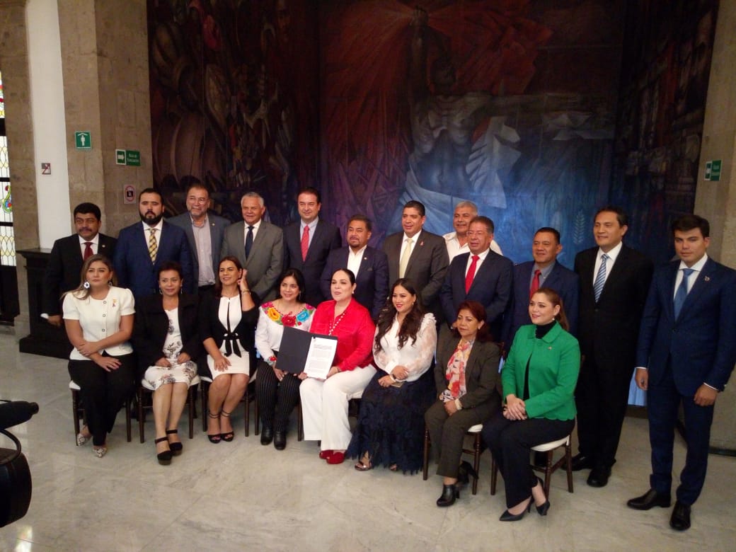 Fortalece Fermín Bernabé lazos con líderes parlamentarios del país