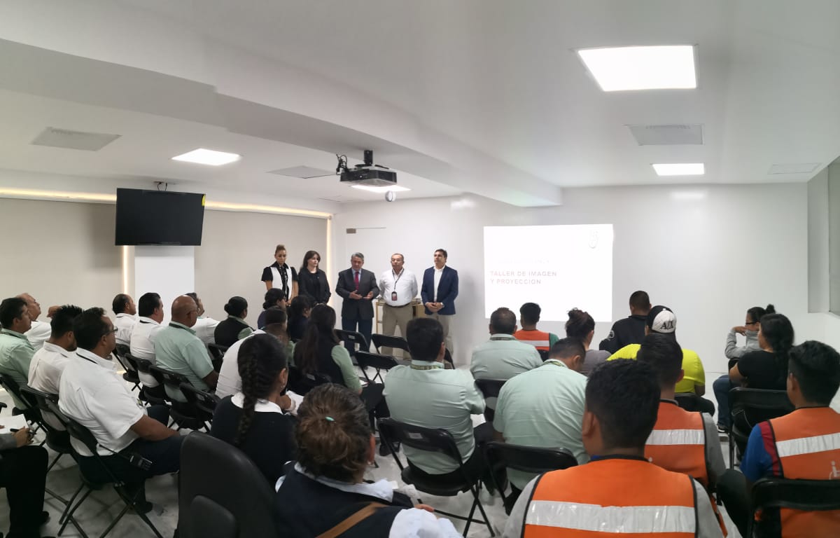  Ayuntamiento capacita a personal de primer contacto con turistas en aeropuerto de Morelia