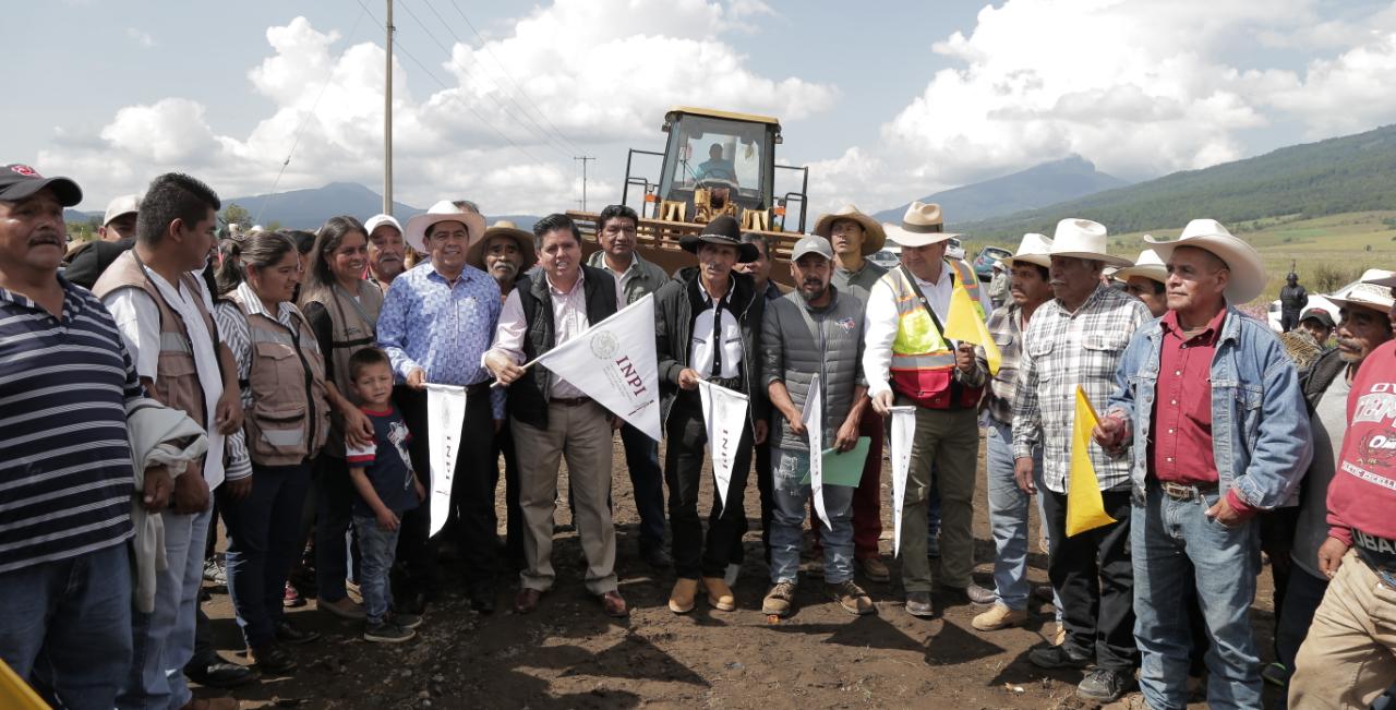  Da Federación banderazo de arranque de la carretera Comachúen-Arantepacua