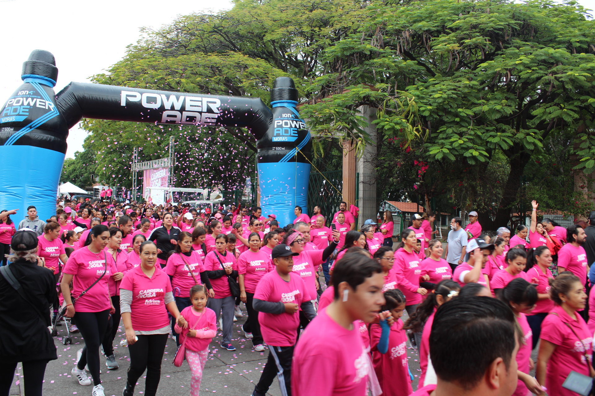  Más de mil 500 personas se sumaron a la Carrera Rosa contra el Cáncer de Mama