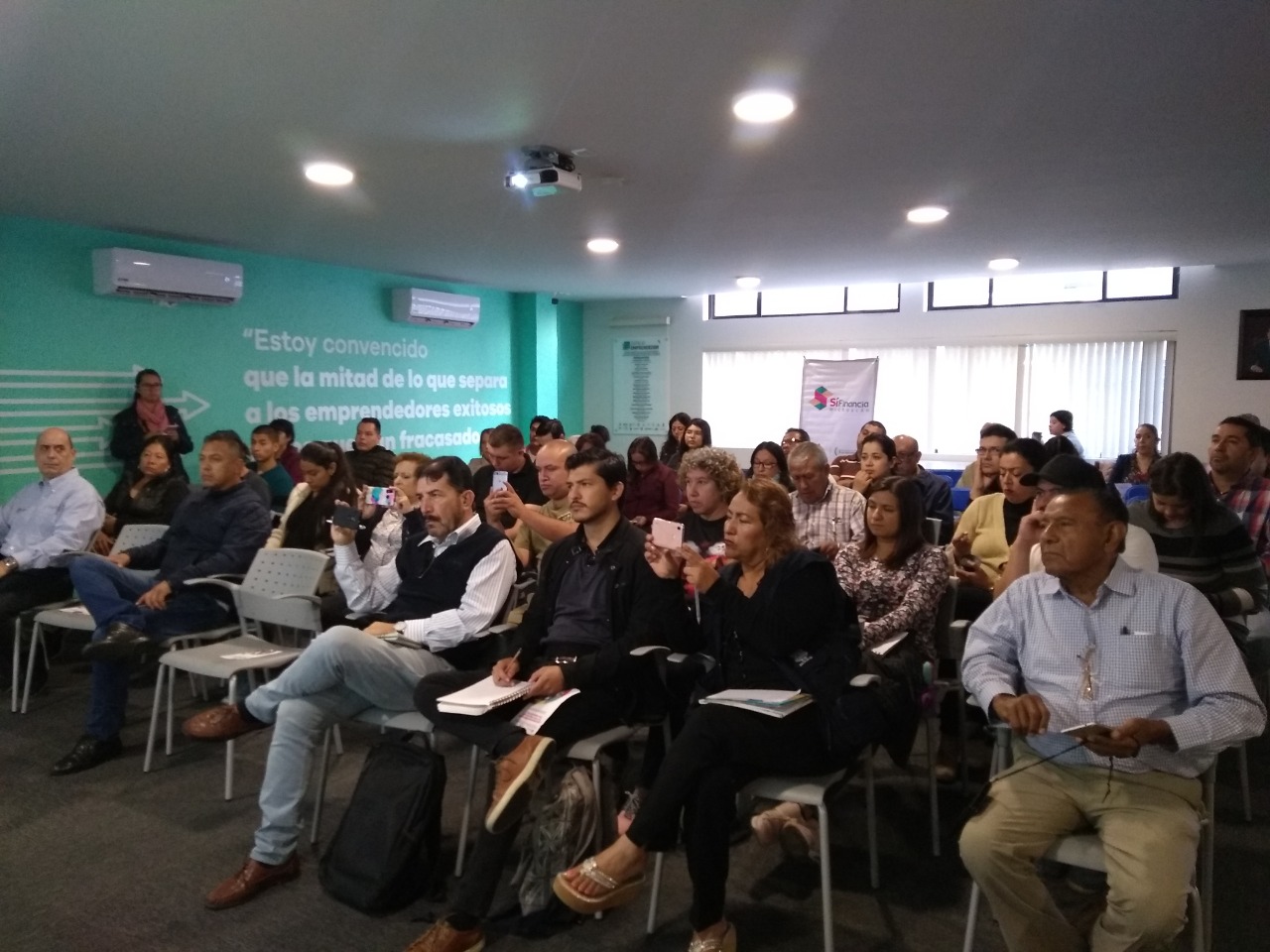 Entregan Sí Financia y Sedeco, apoyo a empresaria moreliana
