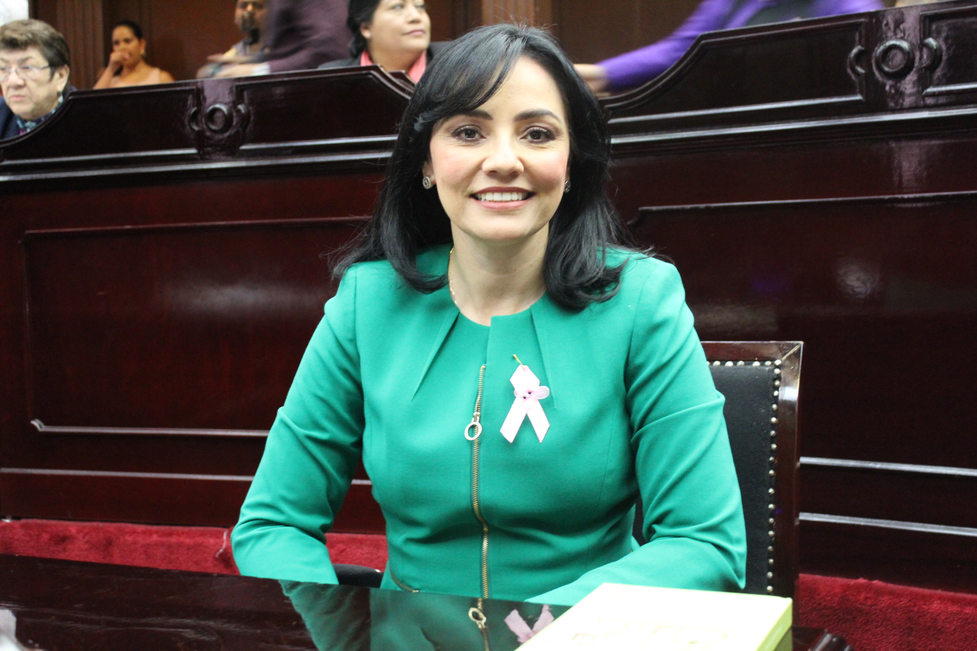  Llama Adriana Hernández a reforzar acciones contra el cáncer de mama