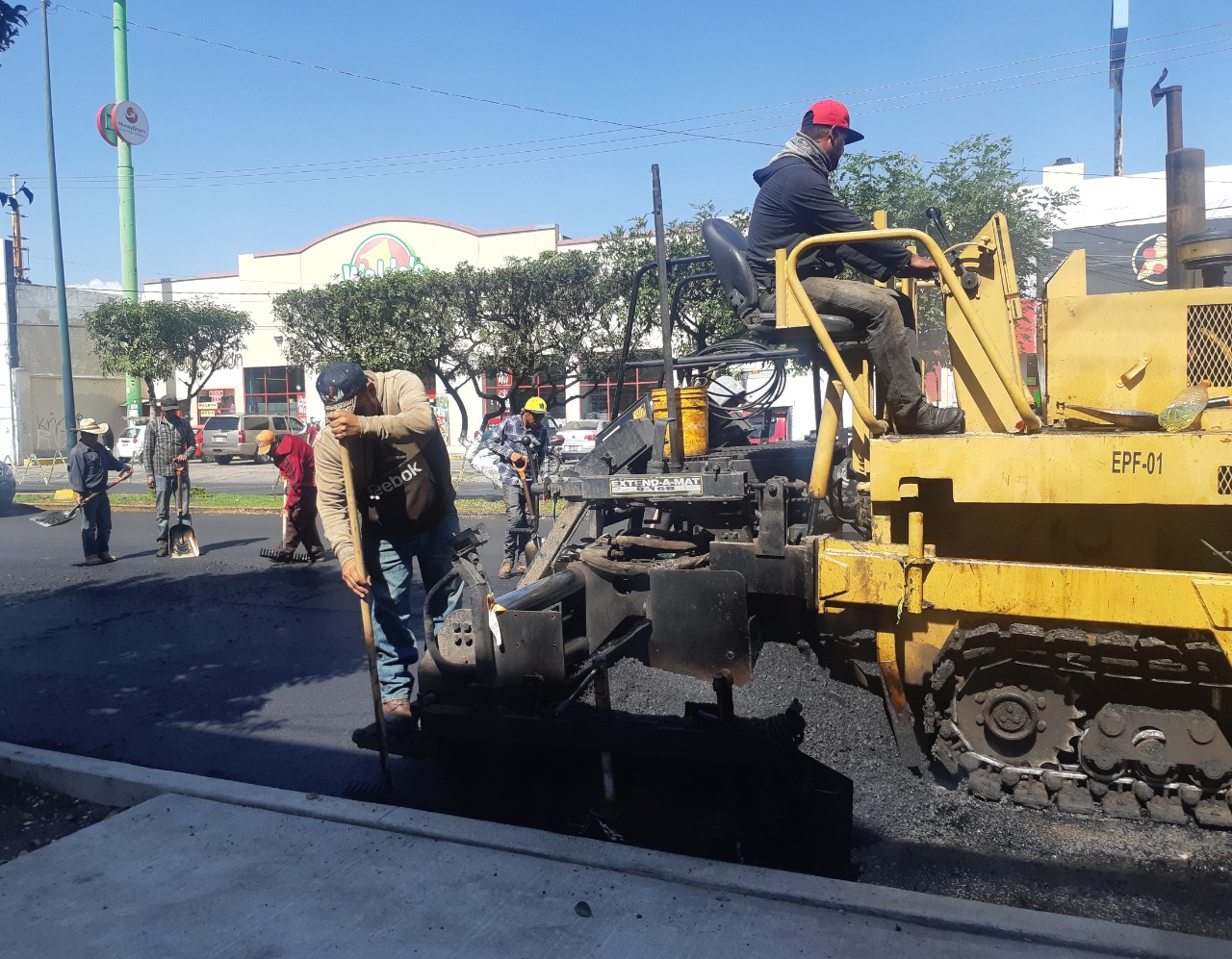  Gobierno de Morelia reencarpeta la avenida Madero, entre Periodismo y Calzada La Huerta