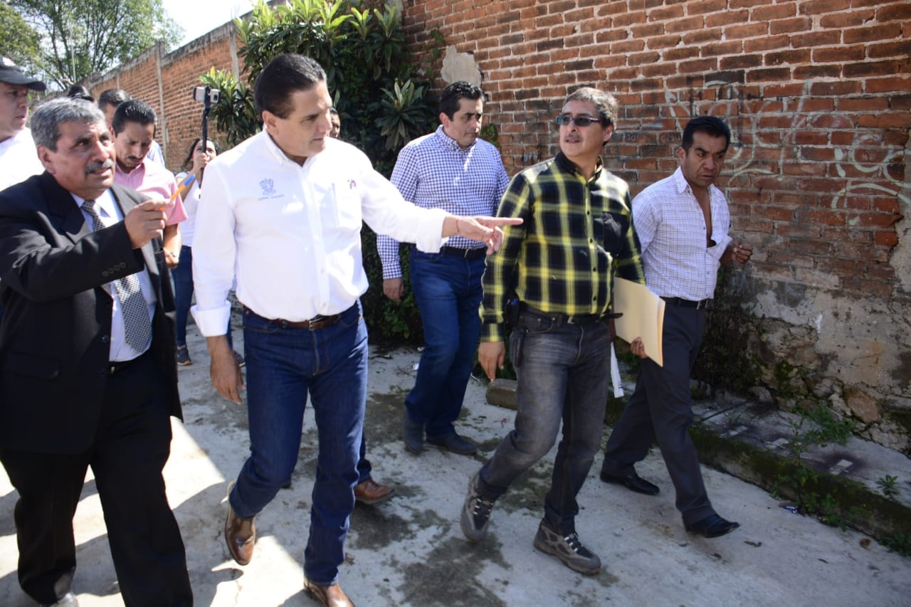  Entrega Gobernador apoyos a damnificados por lluvias en Zitácuaro