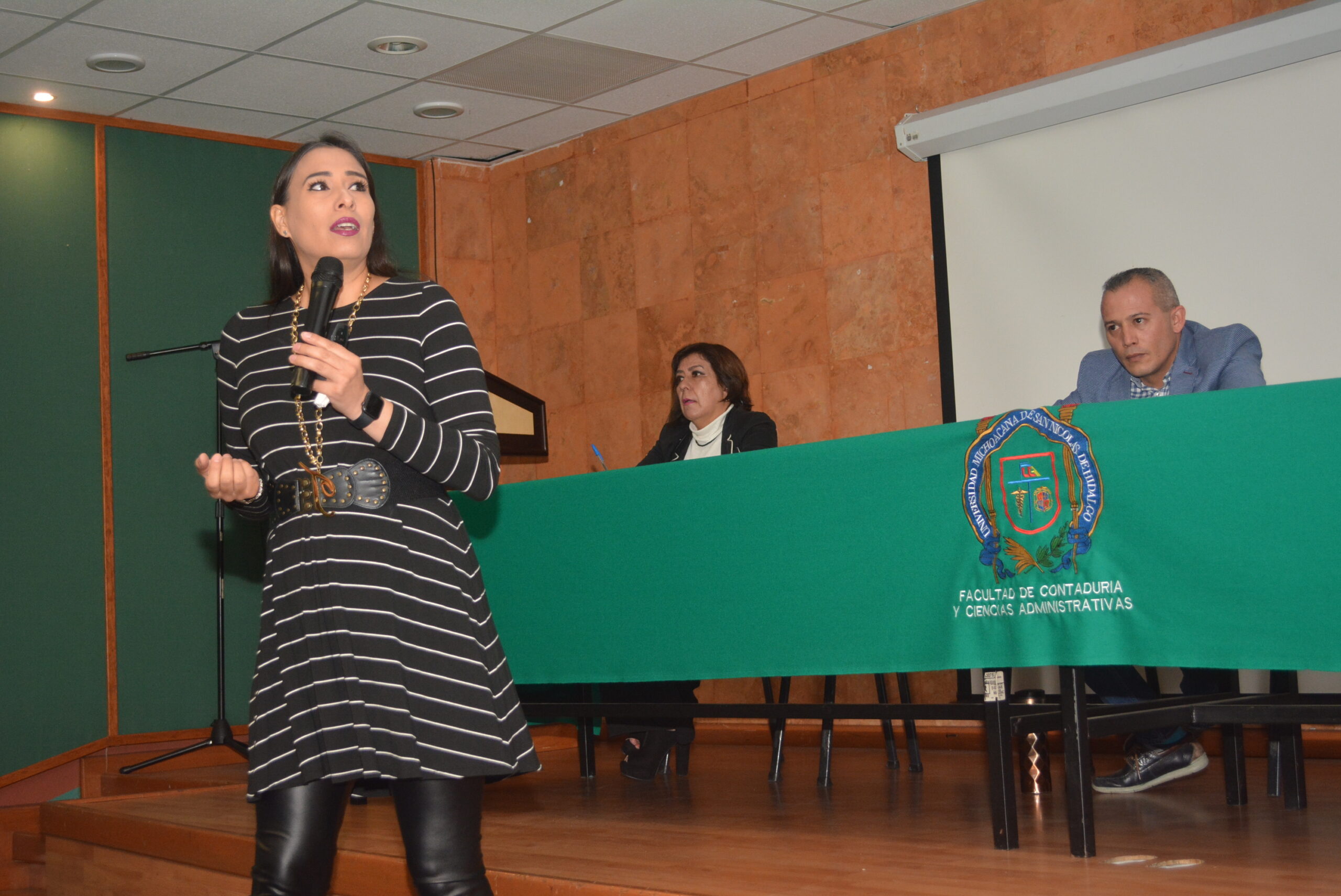  Vinculación entre UMSNH y sociedad se fortalece con el servicio social