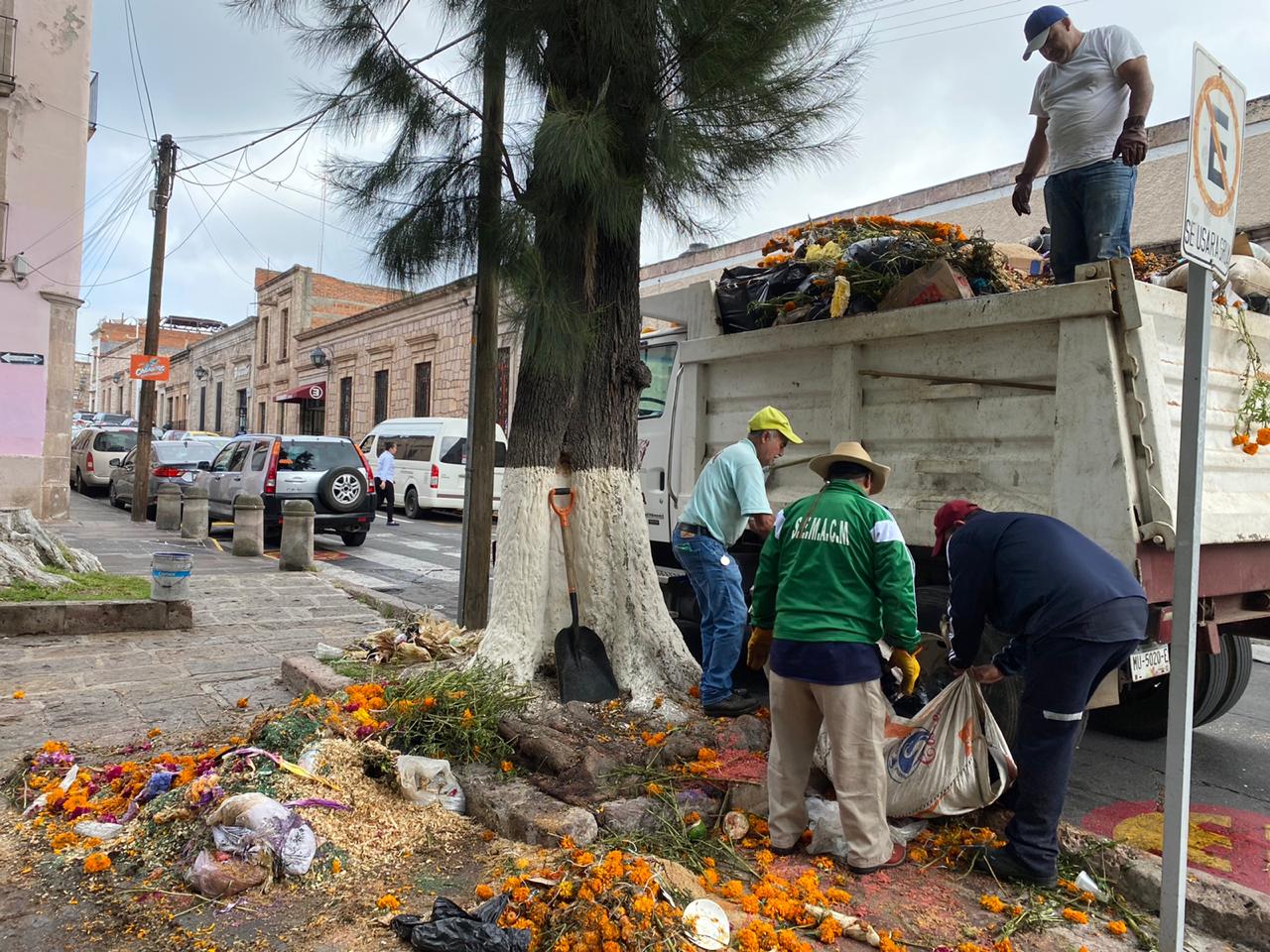 Levantan 39 toneladas de basura por Noche de Muertos