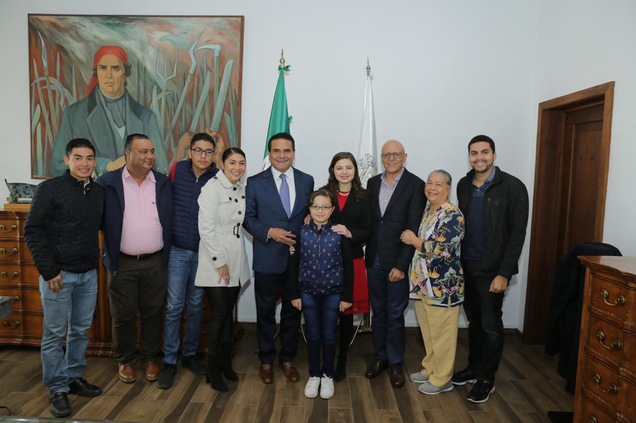  Jóvenes, orgullo de Michoacán: Silvano Aureoles