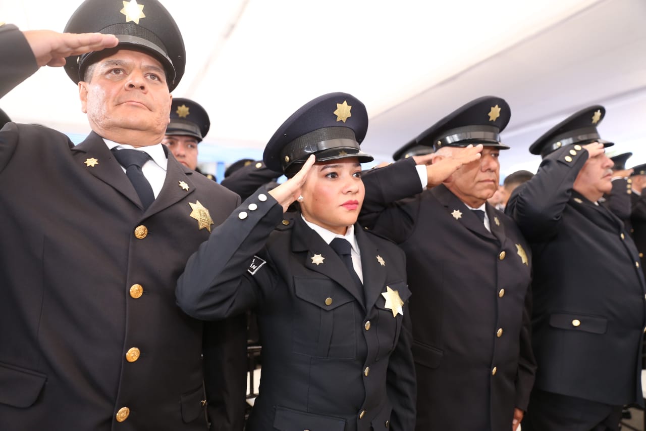  Reconoce Gobernador a las y los policías de Michoacán