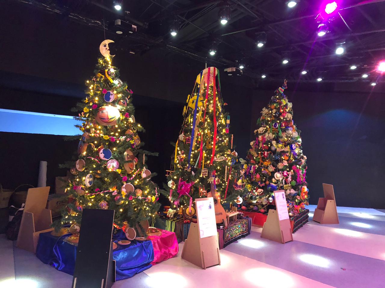 Desde el Papalote Museo del Niño, un árbol navideño muy michoacano para todo México