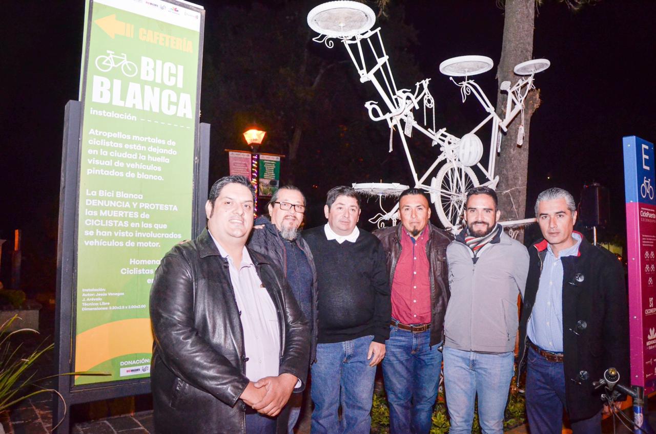  Con escultura en Ceconexpo, rinden homenaje a ciclistas fallecidos en accidentes de tránsito