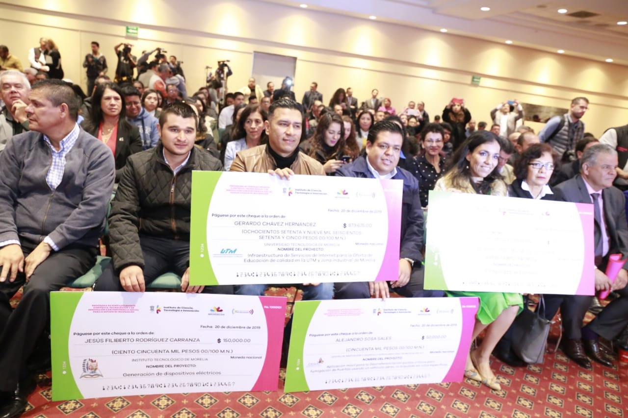  Entrega Silvano Aureoles casi 10 mdp para 70 proyectos de Ciencia y Tecnología