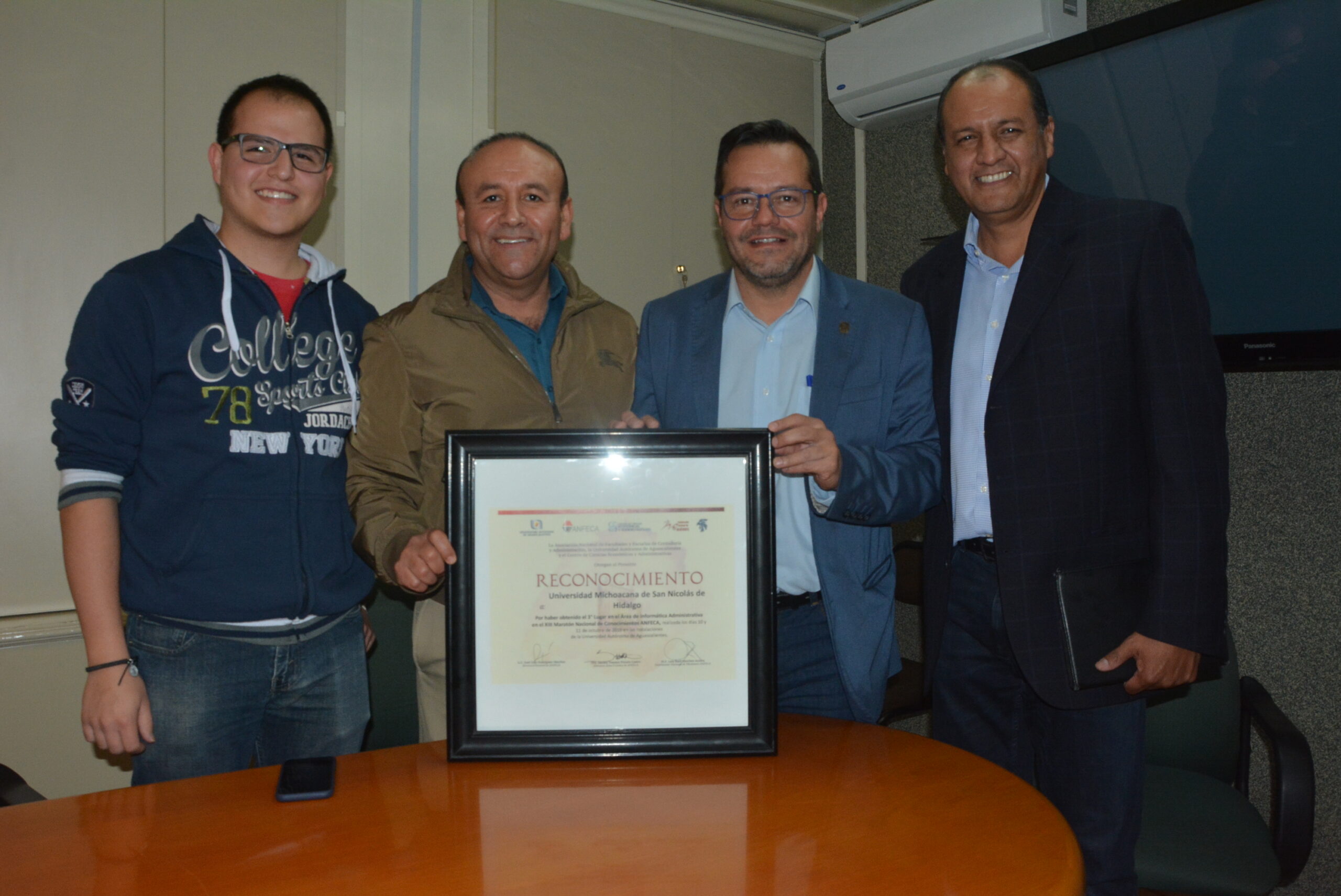  La UMSNH logra el 1-2 en Maratón Regional de Conocimiento en Informática Administrativa