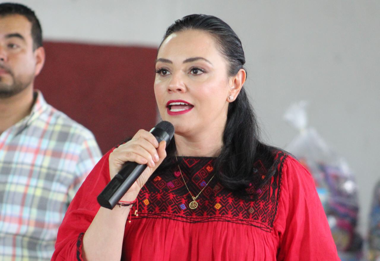  Llama Adriana Hernández a hacer equipo a favor de Michoacán