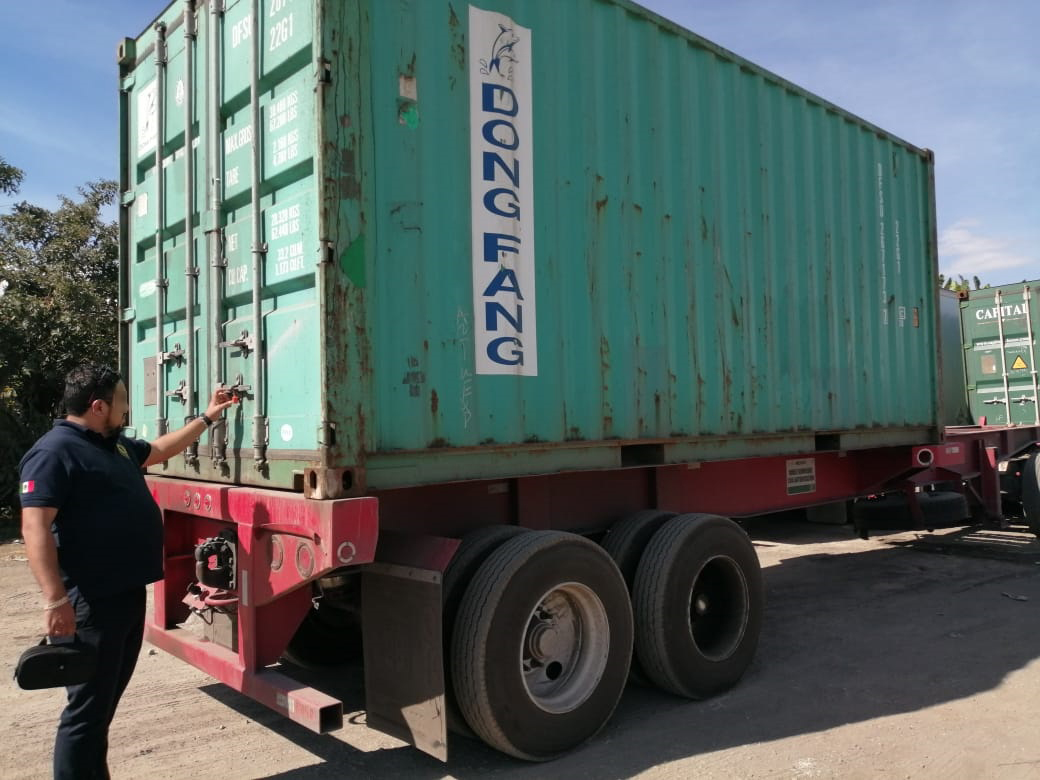 En cateo, recupera FGE dos contenedores con reporte de robo en Uruapan
