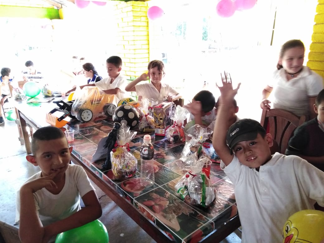  Visitan Reyes Magos albergues rurales e indígenas de Michoacán