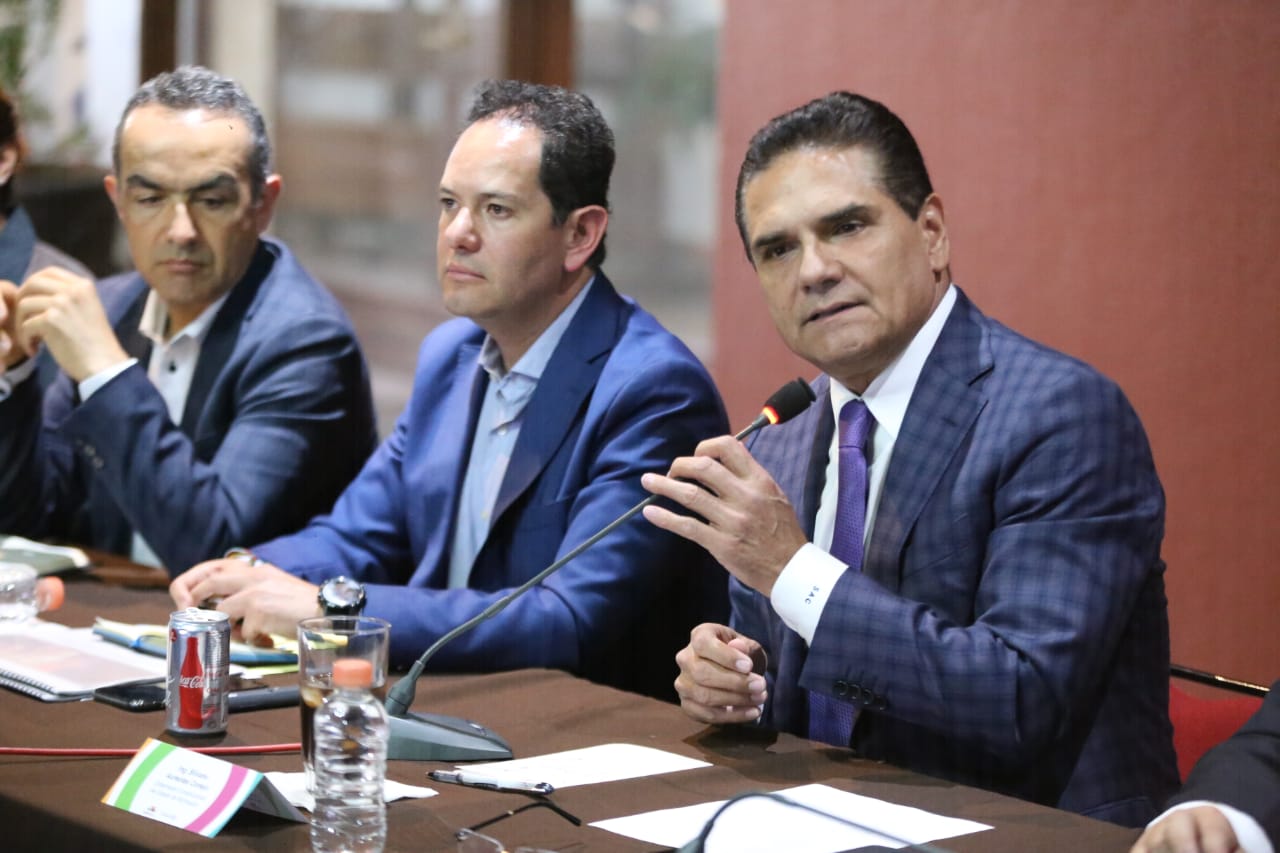  Que todo lo que hagamos sea para empoderar a las mujeres: Silvano Aureoles