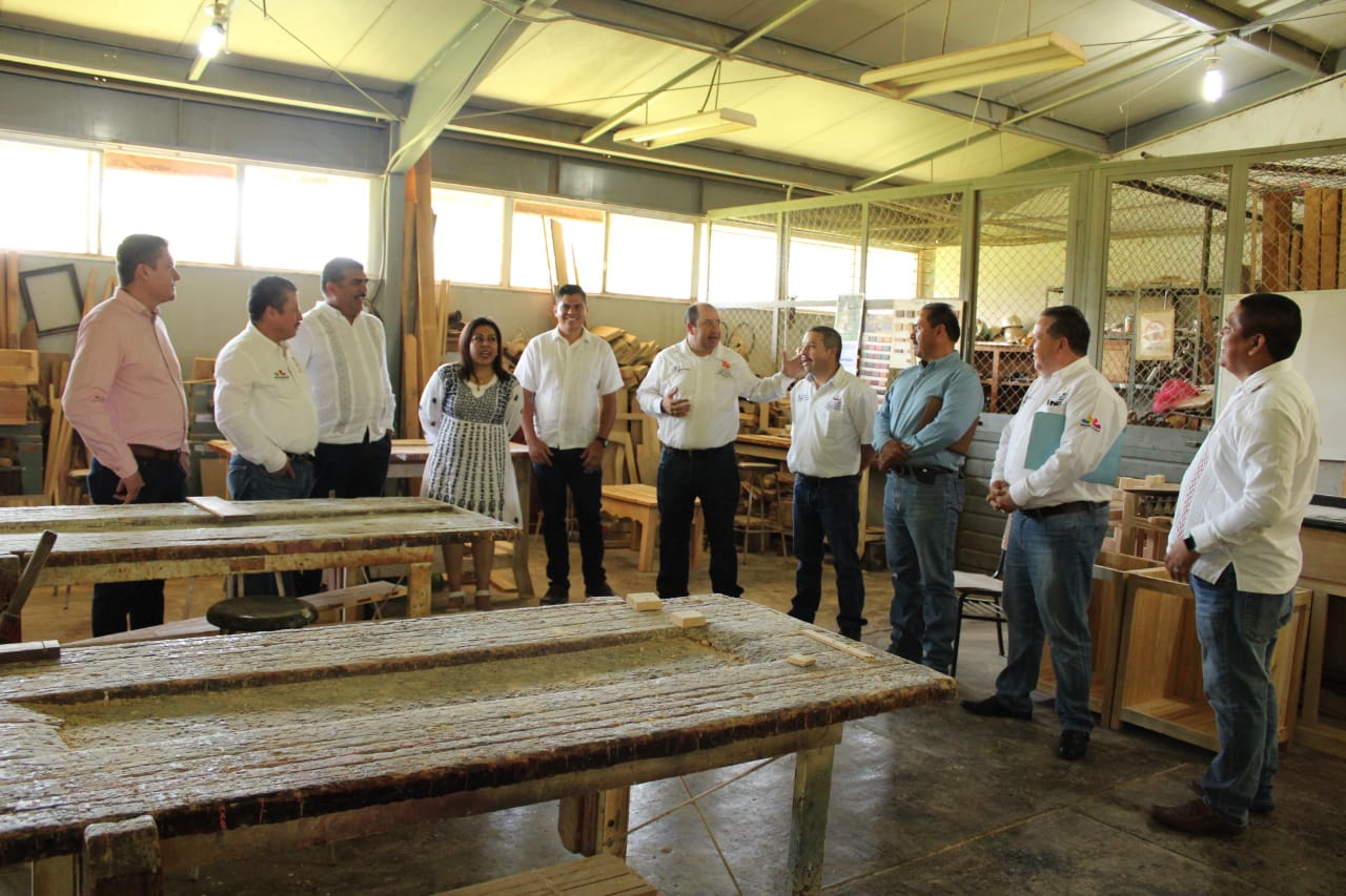 Gobierno de Michoacán lleva capacitación laboral a comunidades de la Sierra Costa
