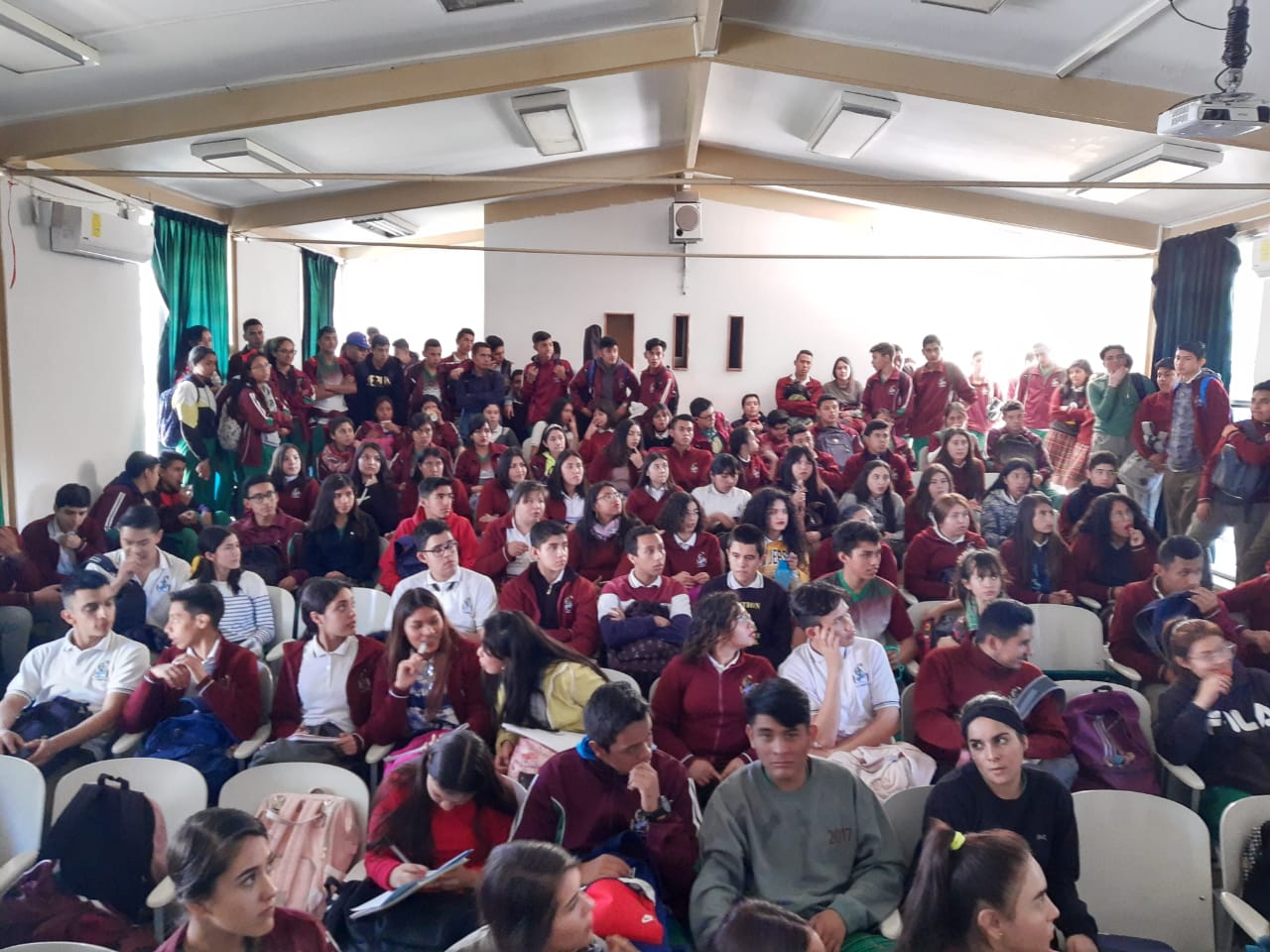 Reciben alumnos del CBTA No. 7 curso de capacitación en materia de servicio social
