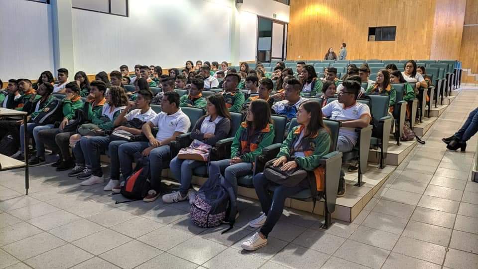 Incentivan a estudiantes del plantel Huandacareo del CECyTEM, a continuar sus estudios universitarios