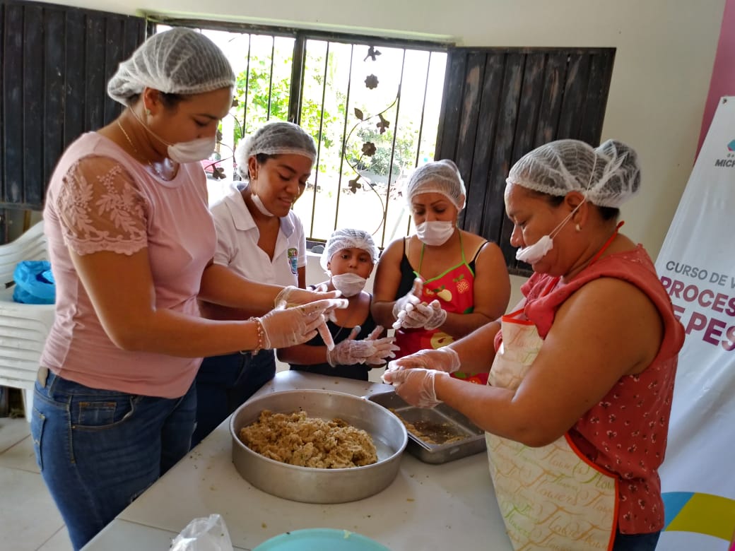  Impartió Compesca taller para procesar pescado en Coahuayana