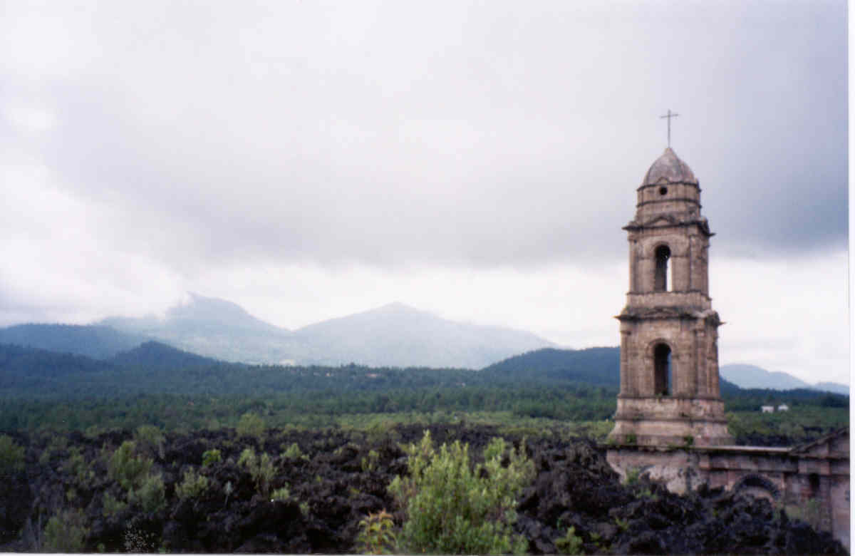  UMSNH participa en los festejos del 77 aniversario del Volcán Paricutín
